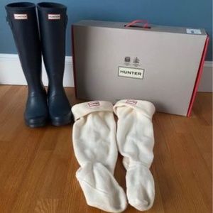 Womens Navy original tall hunter boots and fleece hunter socks